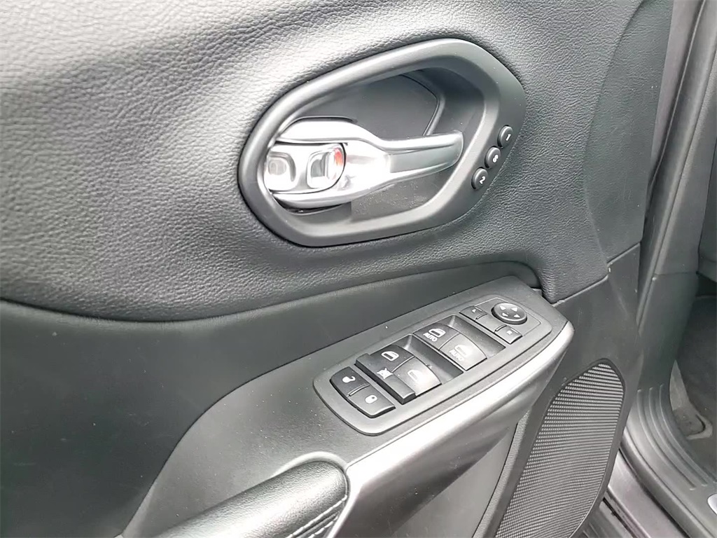 2020 Jeep Cherokee Limited photo 23