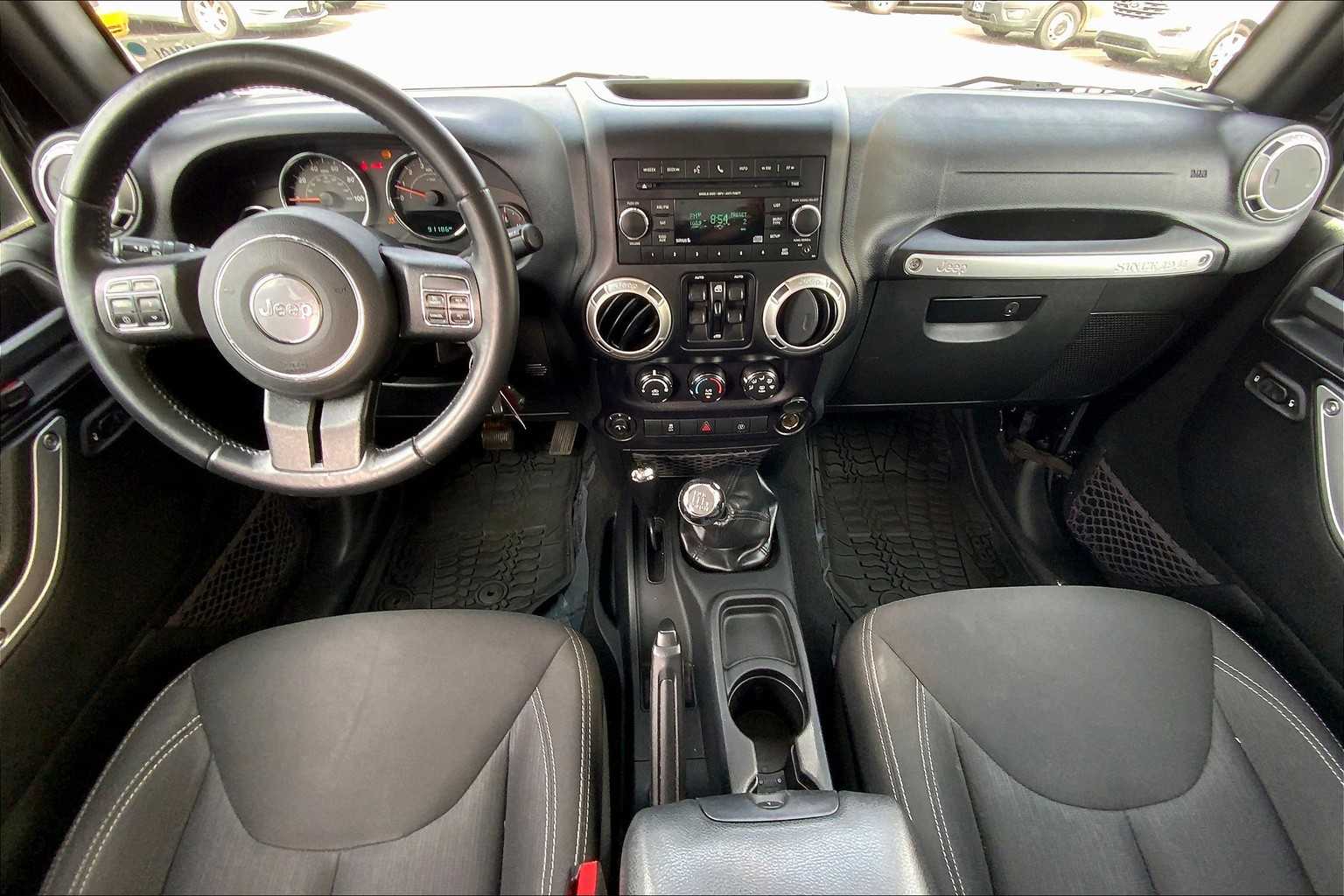 2016 Jeep Wrangler Unlimited Sahara photo 14