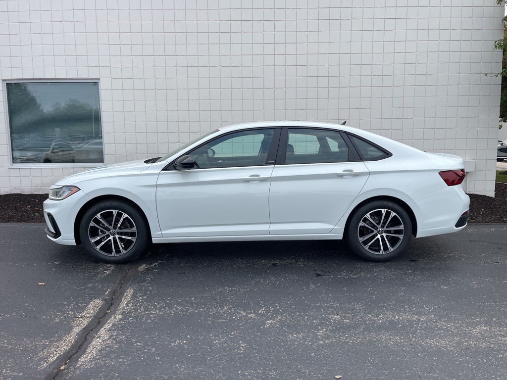 2025 Volkswagen Jetta 1.5T Sport photo 3