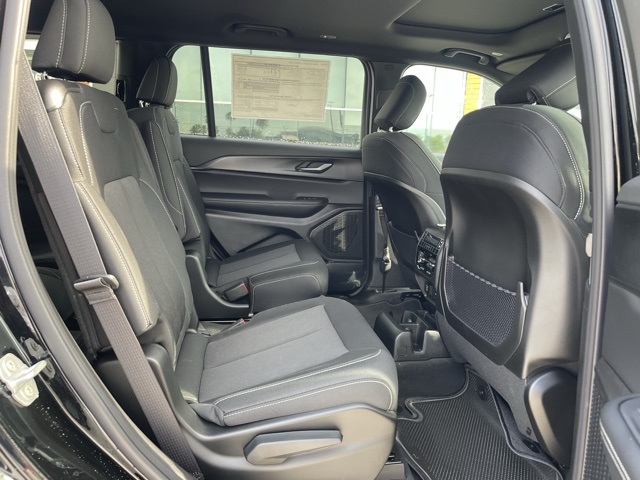 2025 Jeep Grand Cherokee Laredo X photo 19