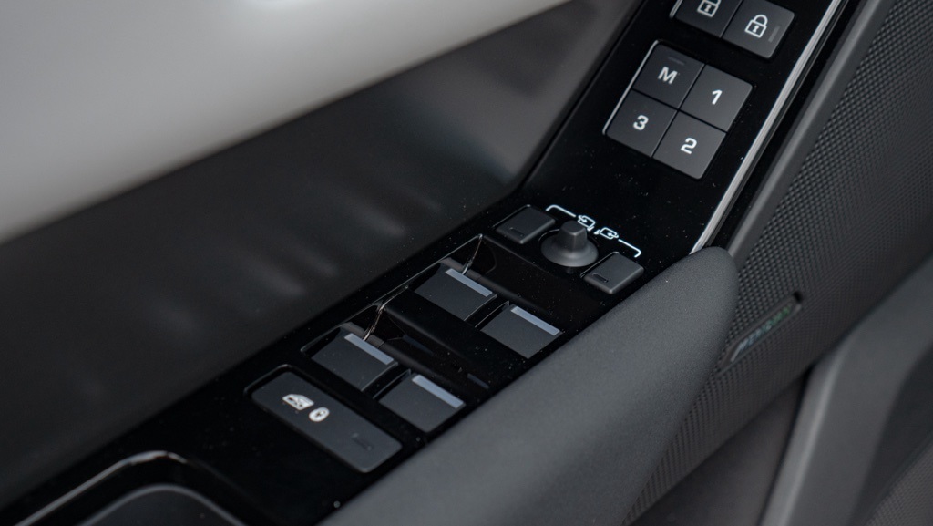 2025 Land Rover Range Rover Velar SE photo 20