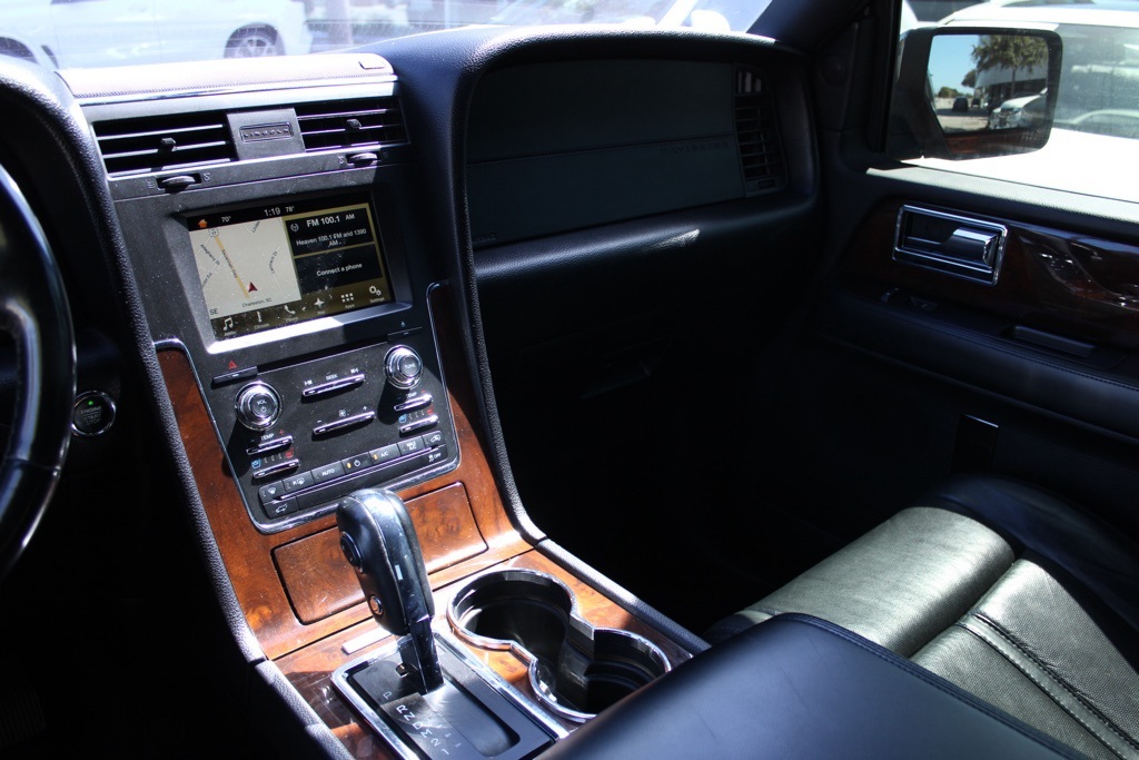 2016 Lincoln Navigator Select photo 19