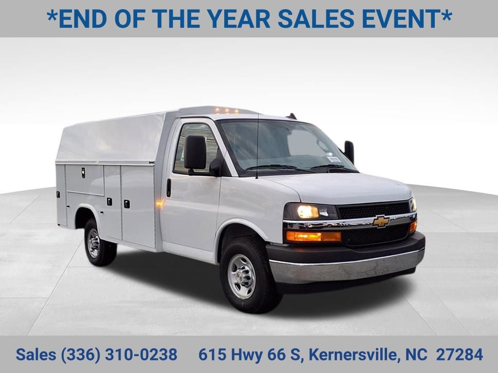 2025 Chevrolet Express Cutaway Base's photo