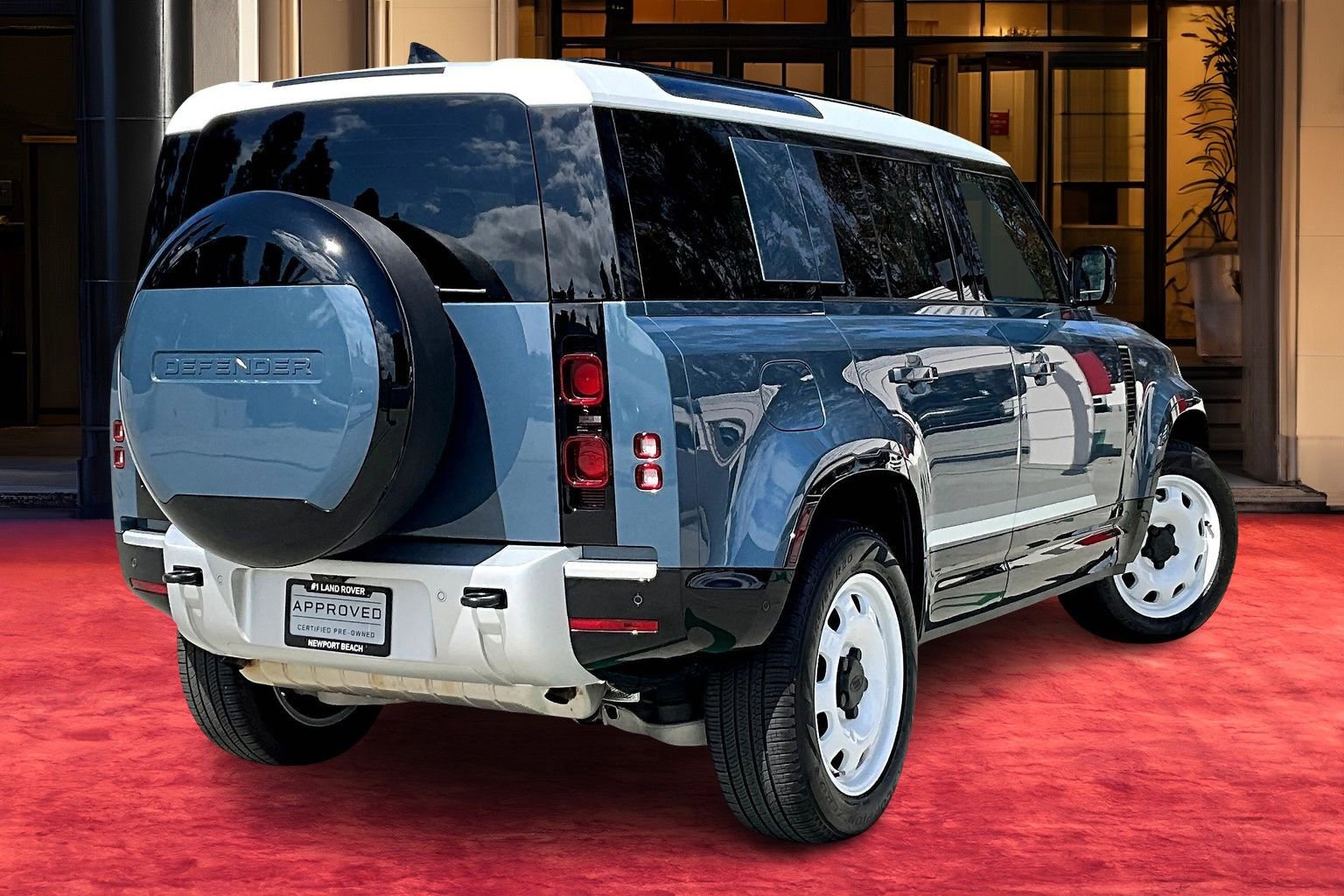2025 Land Rover Defender 110 S photo 11