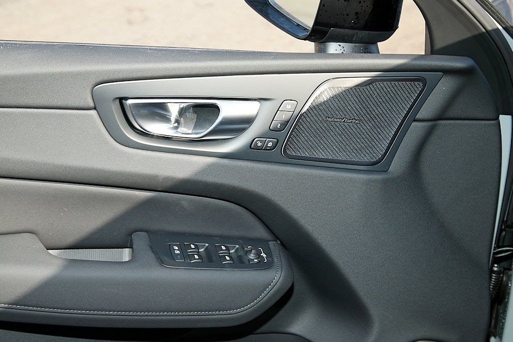 2026 VOLVO XC60 - Image 10