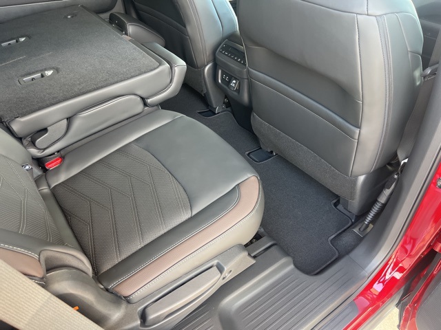 2025 Nissan Pathfinder Platinum photo 25