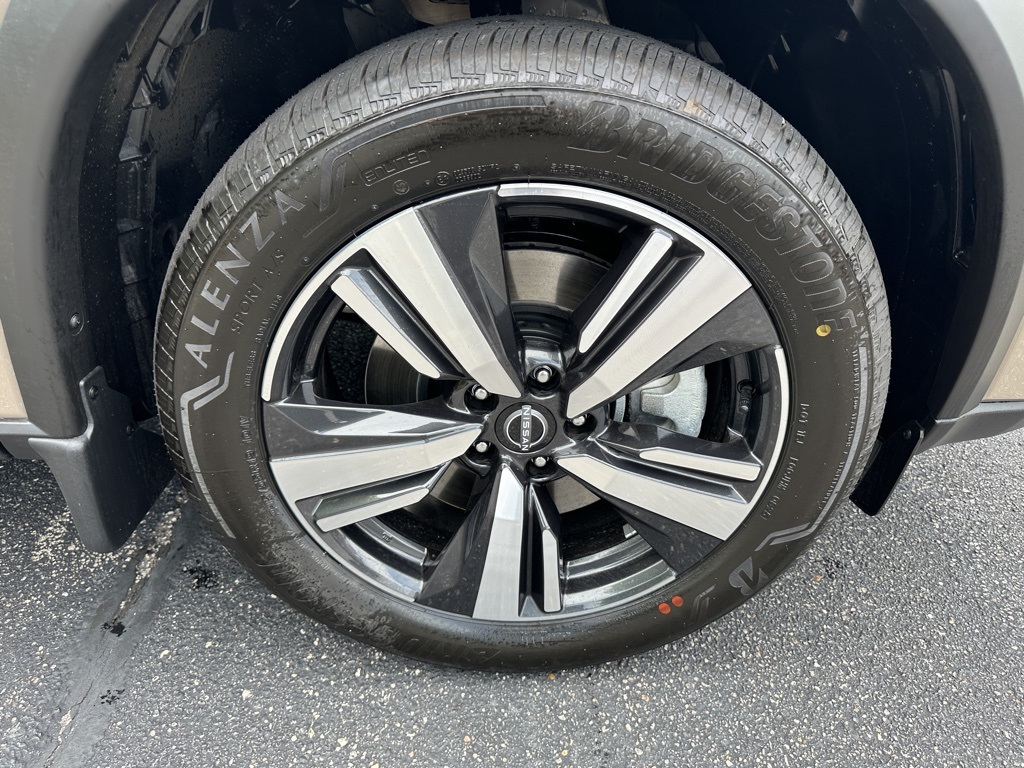 2025 Nissan Rogue SL photo 9
