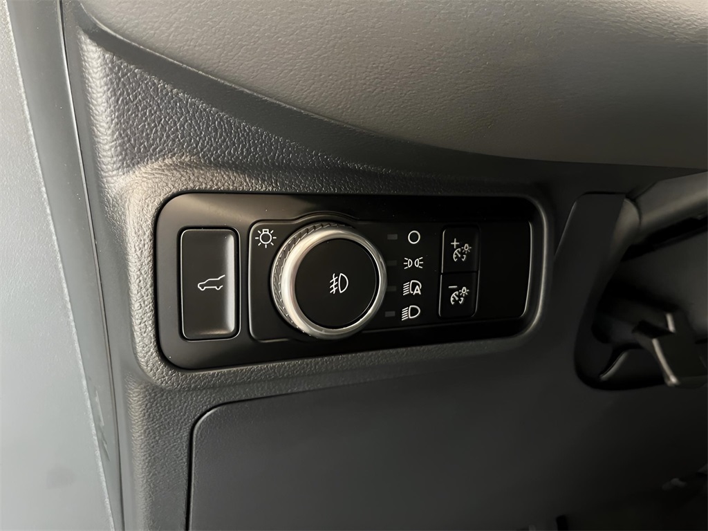 2025 Ford Explorer photo 20