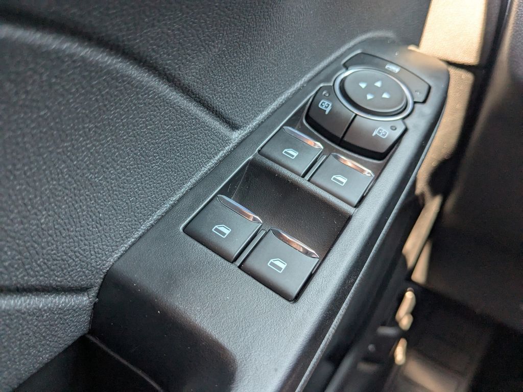 2025 Ford Escape Hybrid ST-Line photo 17