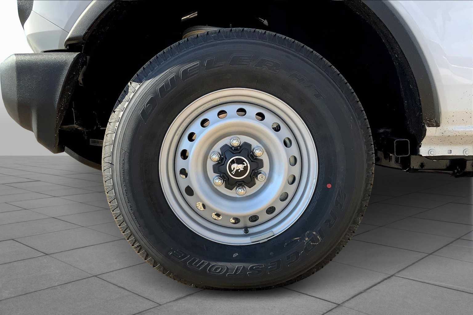 2025 Ford Bronco Base photo 11