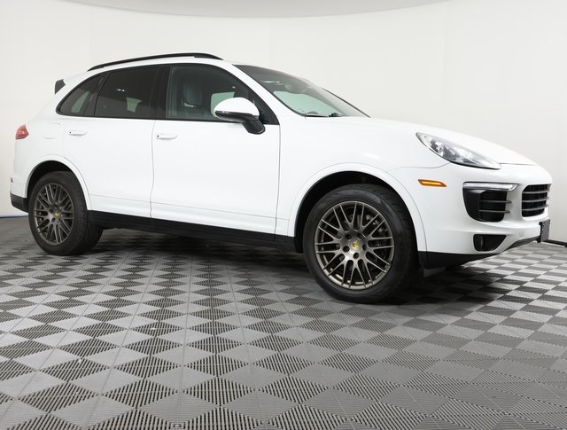2017 Porsche Cayenne photo 3