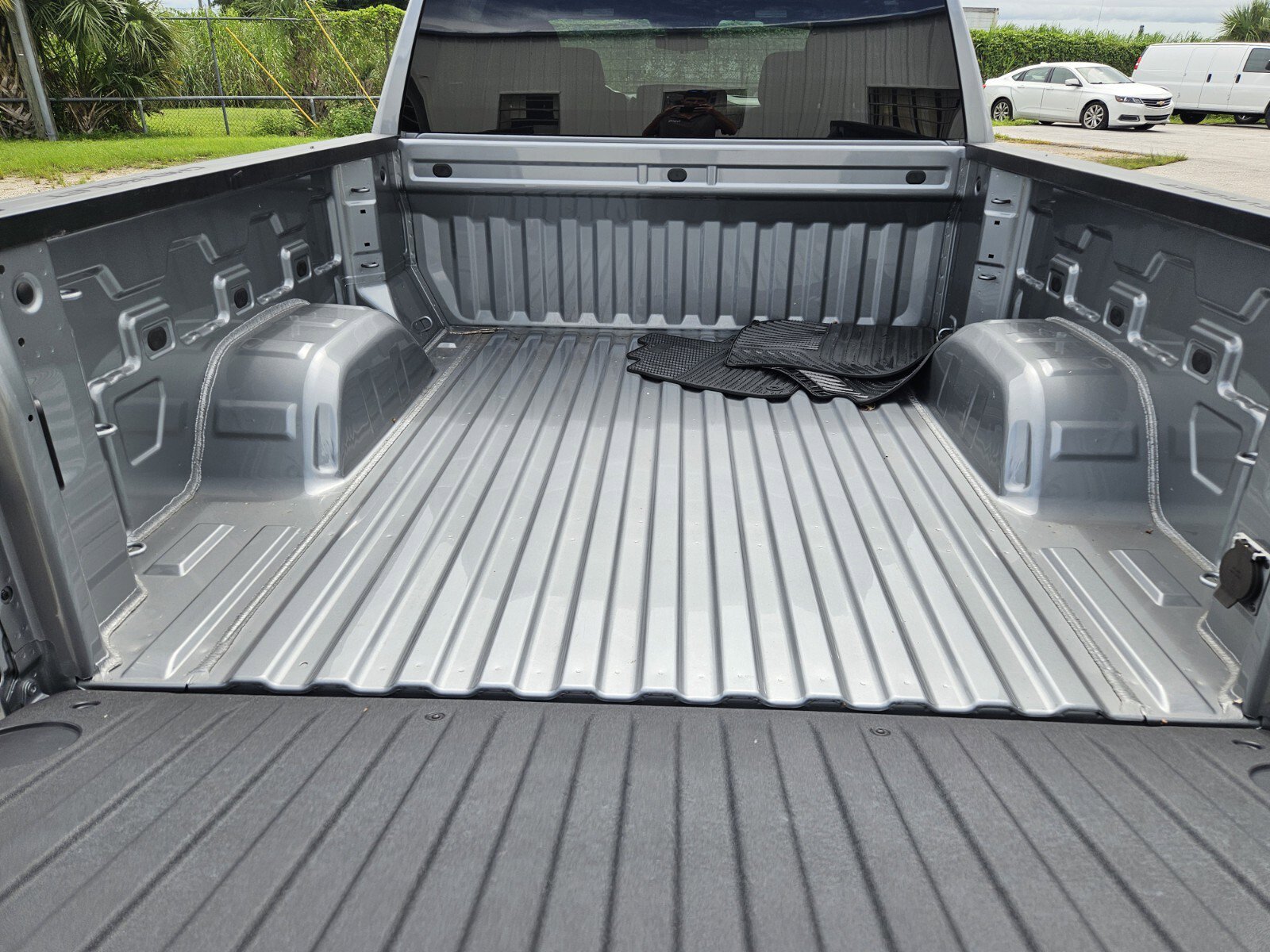 2025 Chevrolet Silverado 1500 Custom photo 8