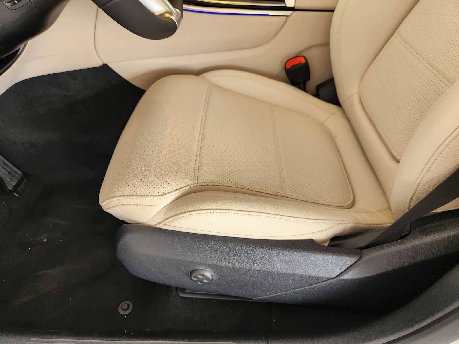 2026 Mercedes Benz GLC 300 photo 15