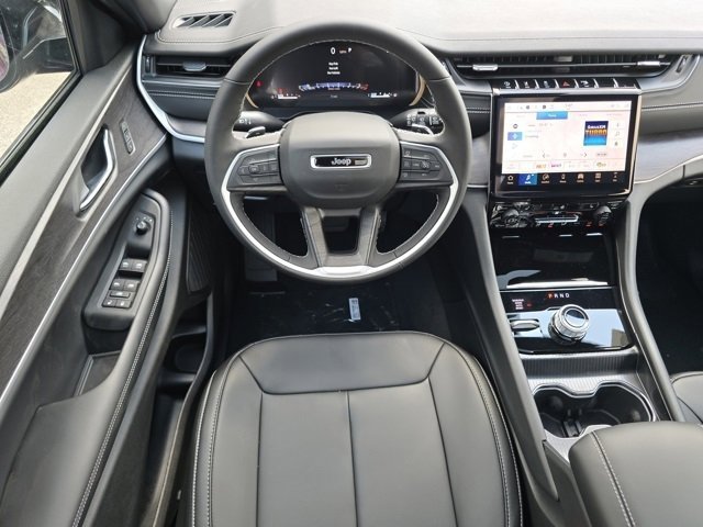 2025 Jeep Grand Cherokee Limited photo 3