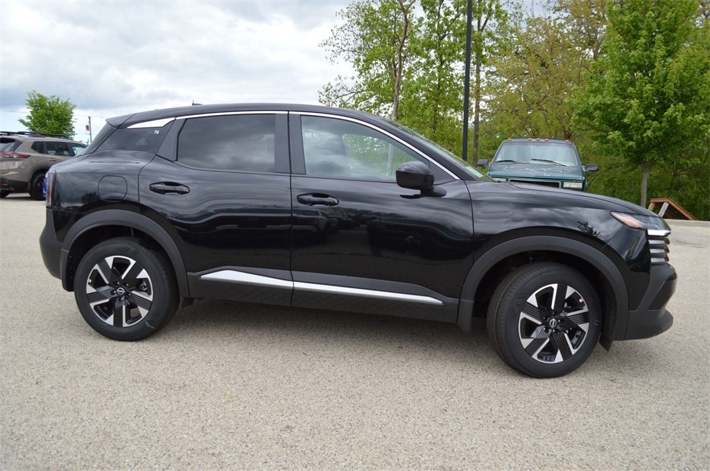 2025 Nissan Kicks SV photo 3