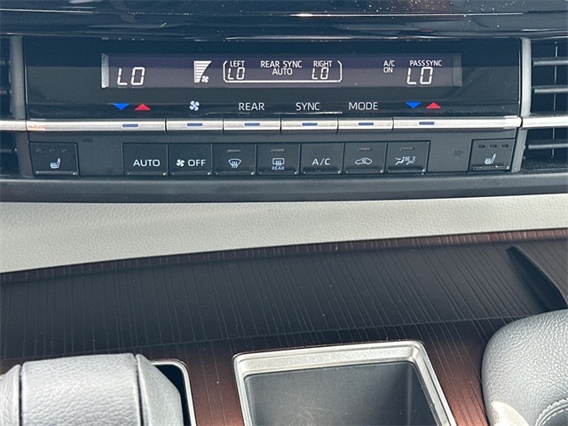 2024 Toyota Sienna XLE photo 22