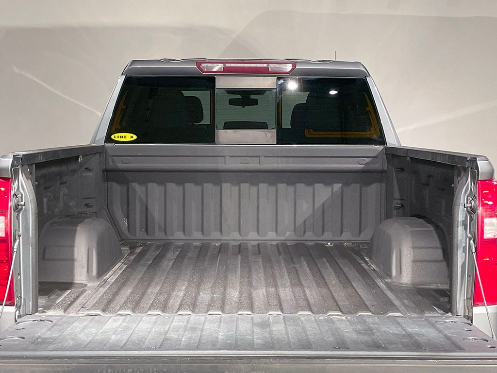 2019 Chevrolet Silverado 1500 LT photo 3