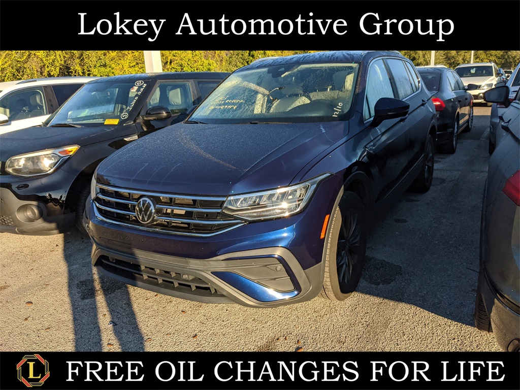 2023 Volkswagen Tiguan SE's photo