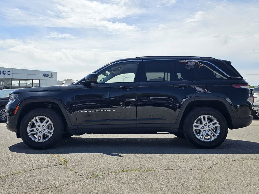 2023 Jeep Grand Cherokee Laredo photo 4