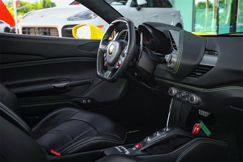 2016 Ferrari 488 GTB photo 38