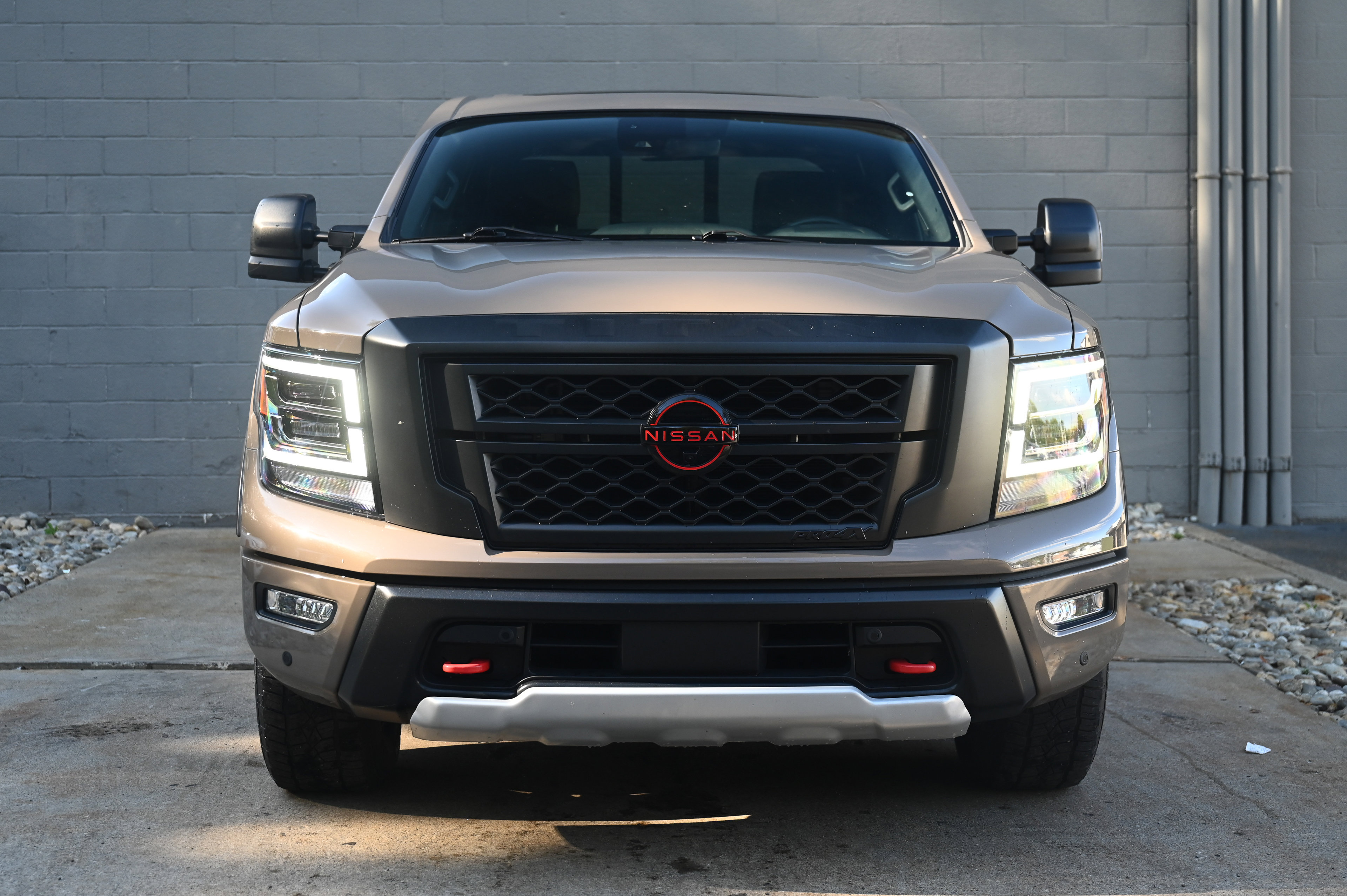 2024 Nissan Titan PRO-4X photo 2