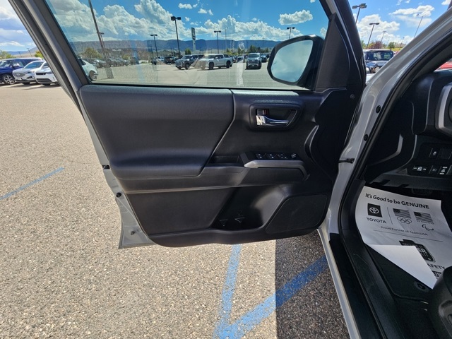 2021 Toyota Tacoma TRD Off-Road photo 14