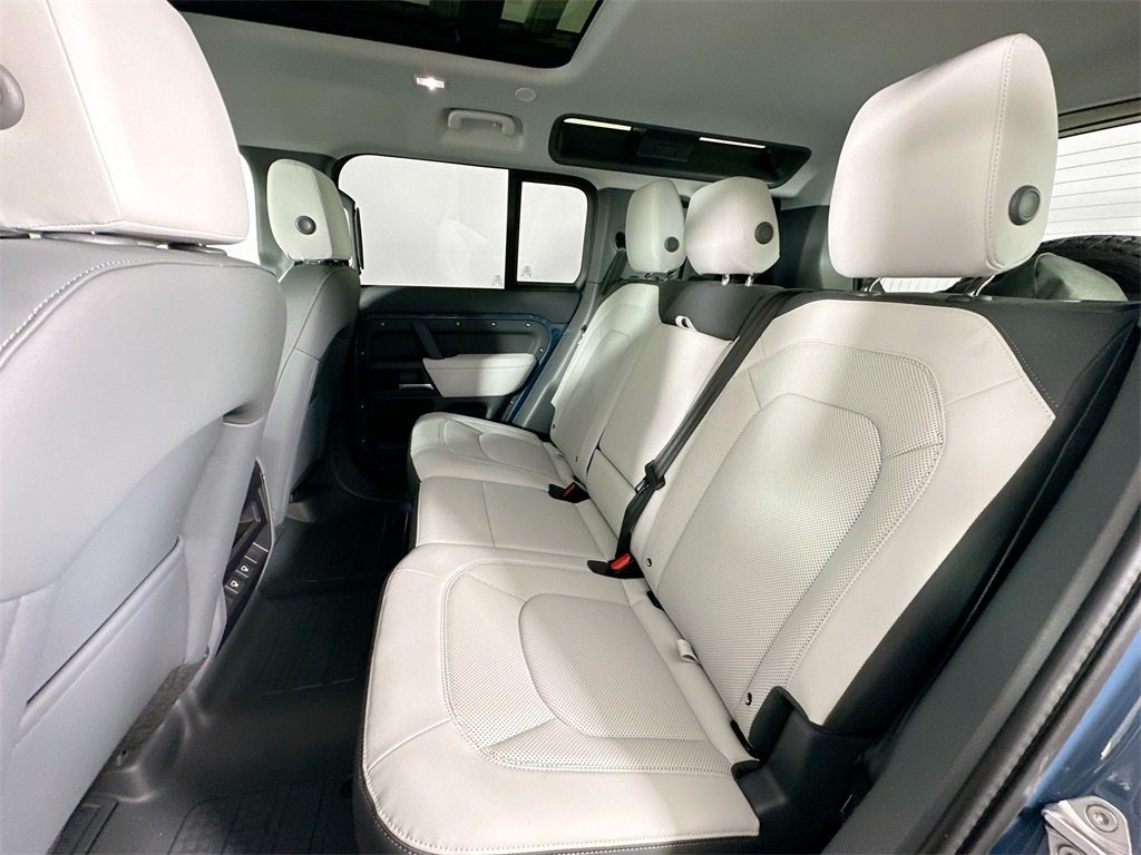 2025 Land Rover Defender 110 S photo 20