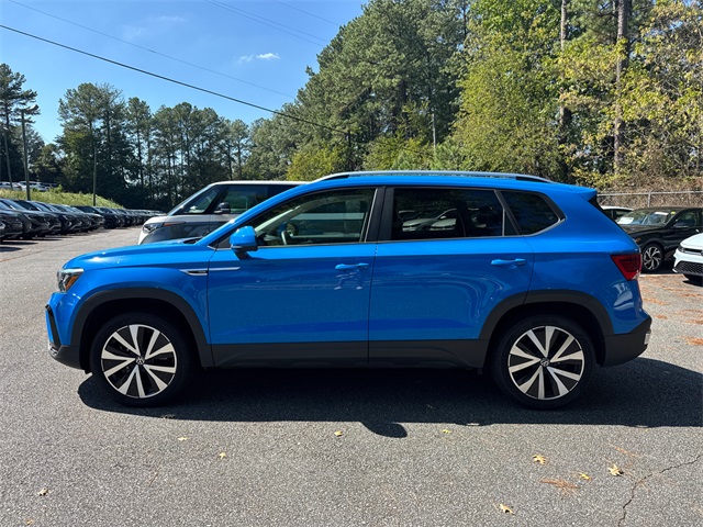 2024 Volkswagen Taos SE photo 4
