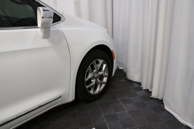 2019 Chrysler Pacifica Limited photo 22
