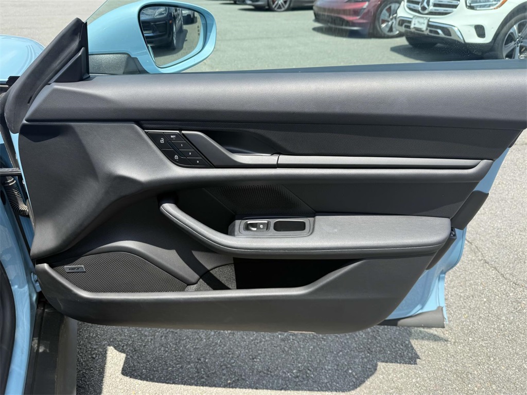 2022 Porsche Taycan Base photo 13
