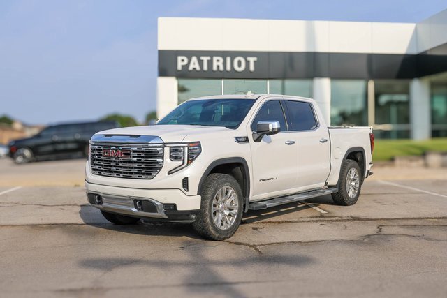 Used 2022 White Frost Tricoat GMC Denali image 1
