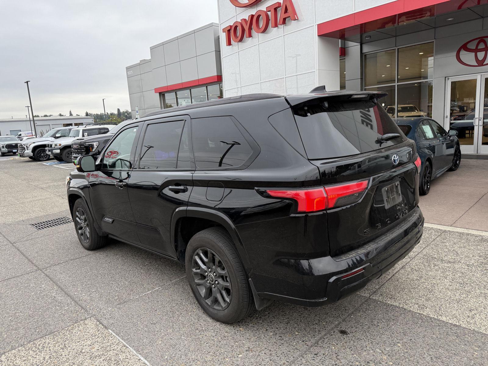 2023 Toyota Sequoia Platinum photo 4