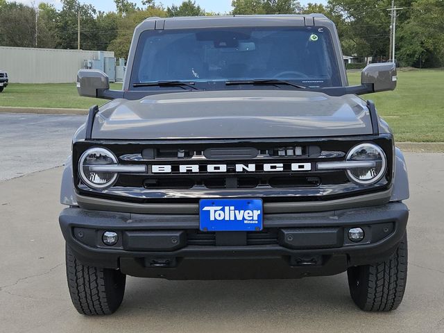 2025 Ford Bronco Outer Banks photo 2
