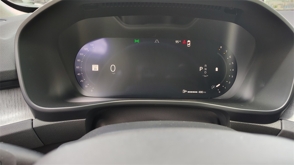 2026 Volvo XC40 Core photo 15