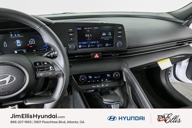 2025 Hyundai Elantra SEL Sport photo 10