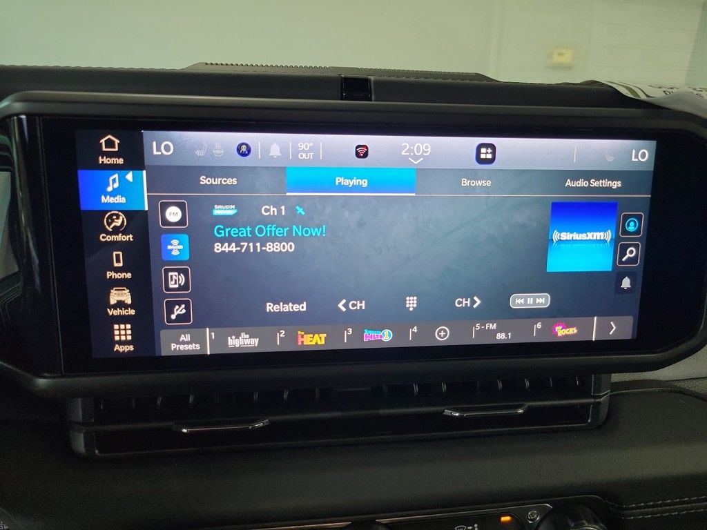 2025 Jeep Wrangler Sahara photo 17