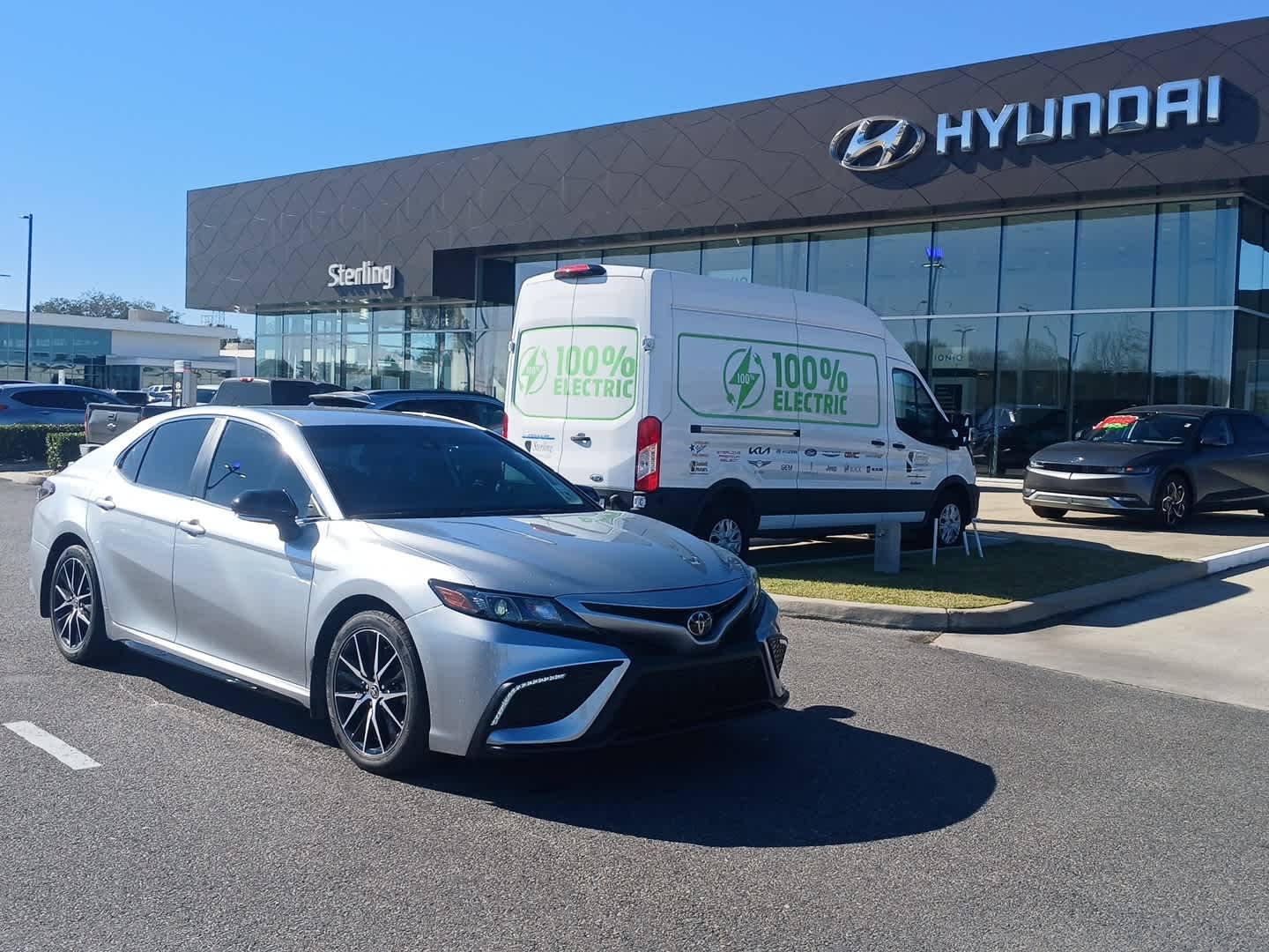 2022 Toyota Camry SE's photo