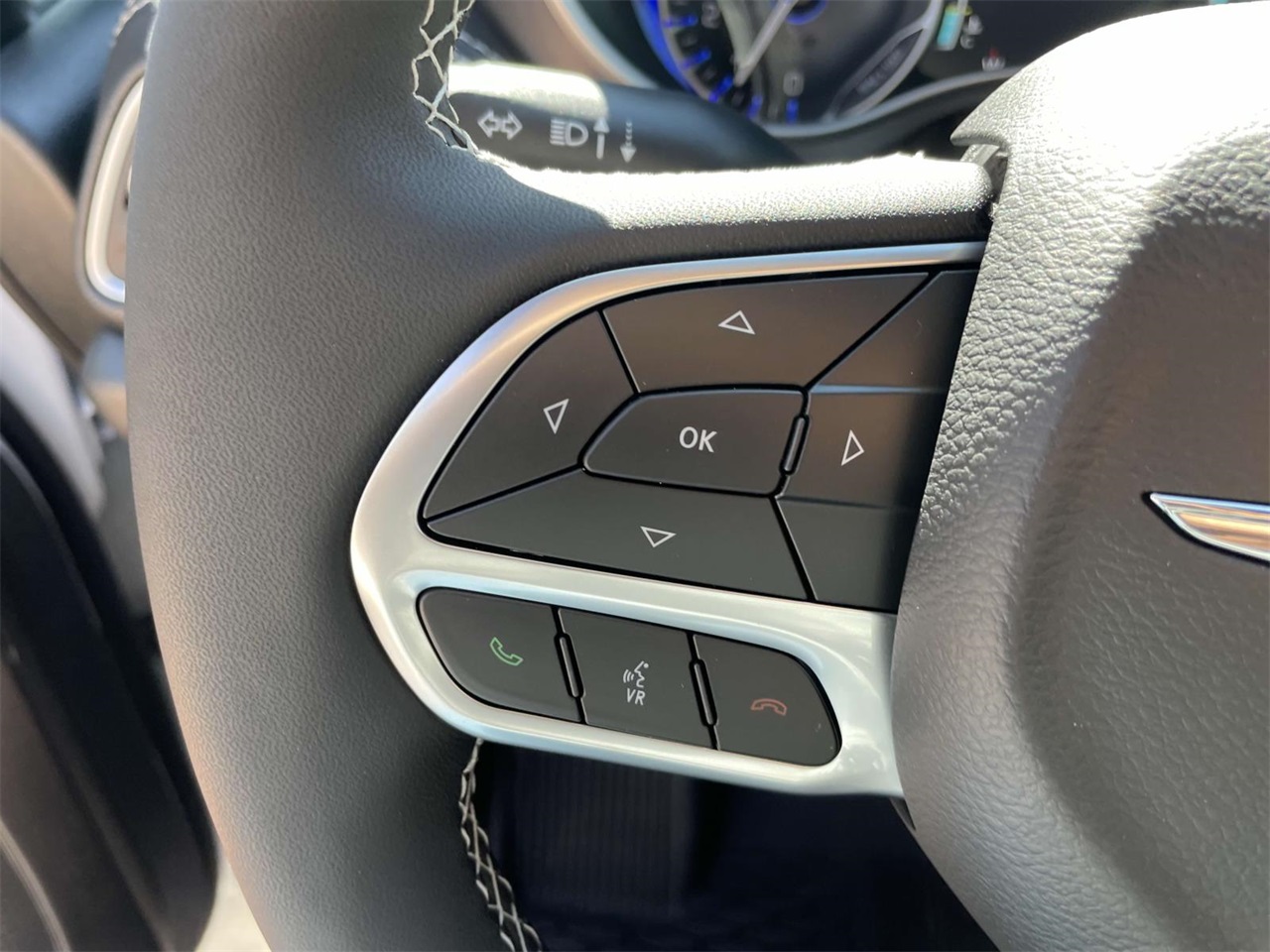 2025 Chrysler Pacifica photo 12