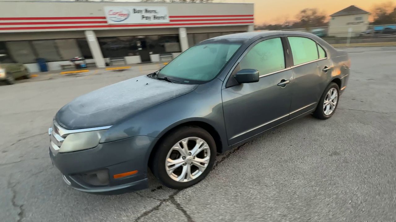 2012 Ford Fusion SE photo 2