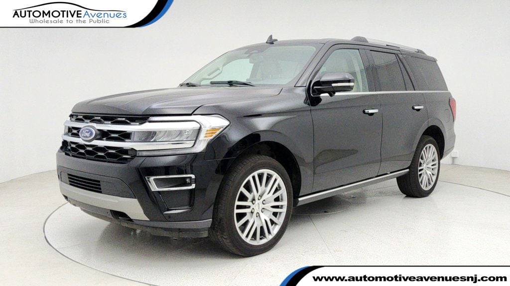 2023 Ford Expedition Limited's photo