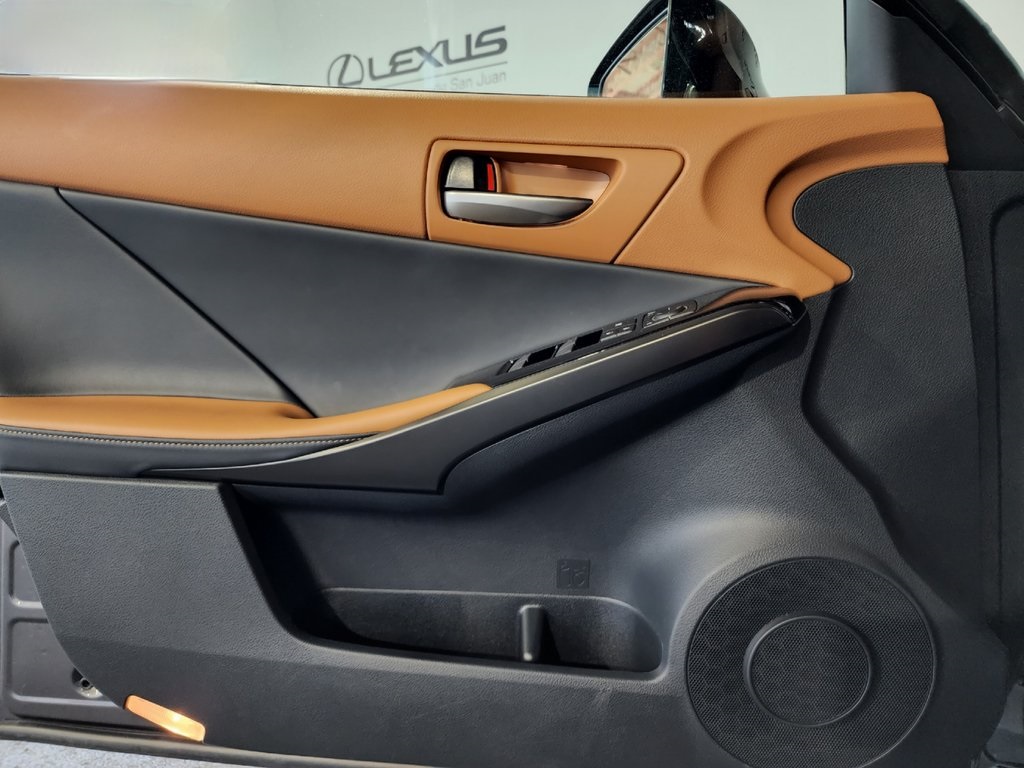 2025 Lexus IS 300 photo 11