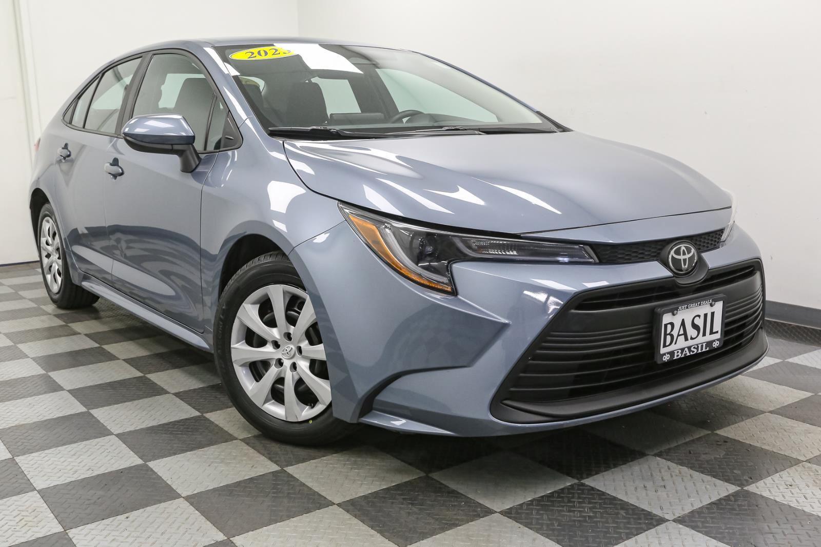 2023 Toyota Corolla LE photo 2