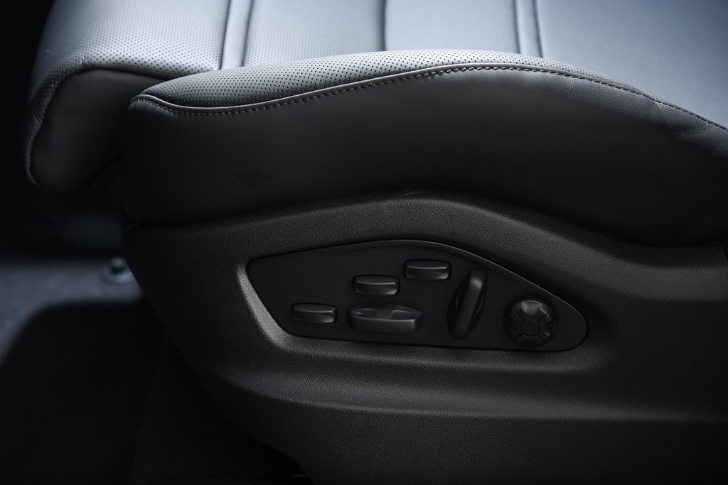 2025 Porsche Cayenne GTS photo 28