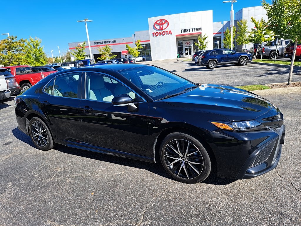 2022 Toyota Camry SE photo 6