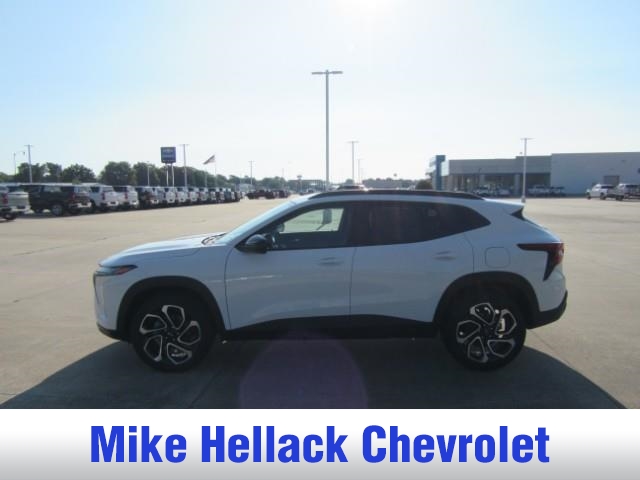 2025 Chevrolet Trax photo 2