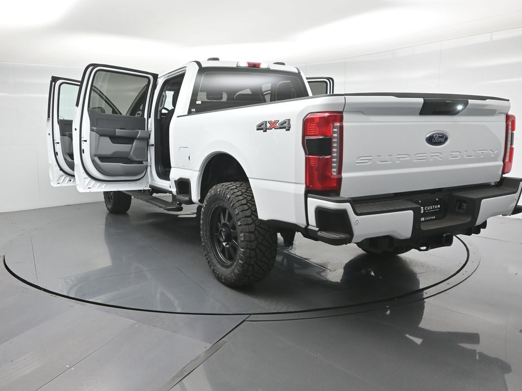 2025 Ford F-250 photo 31