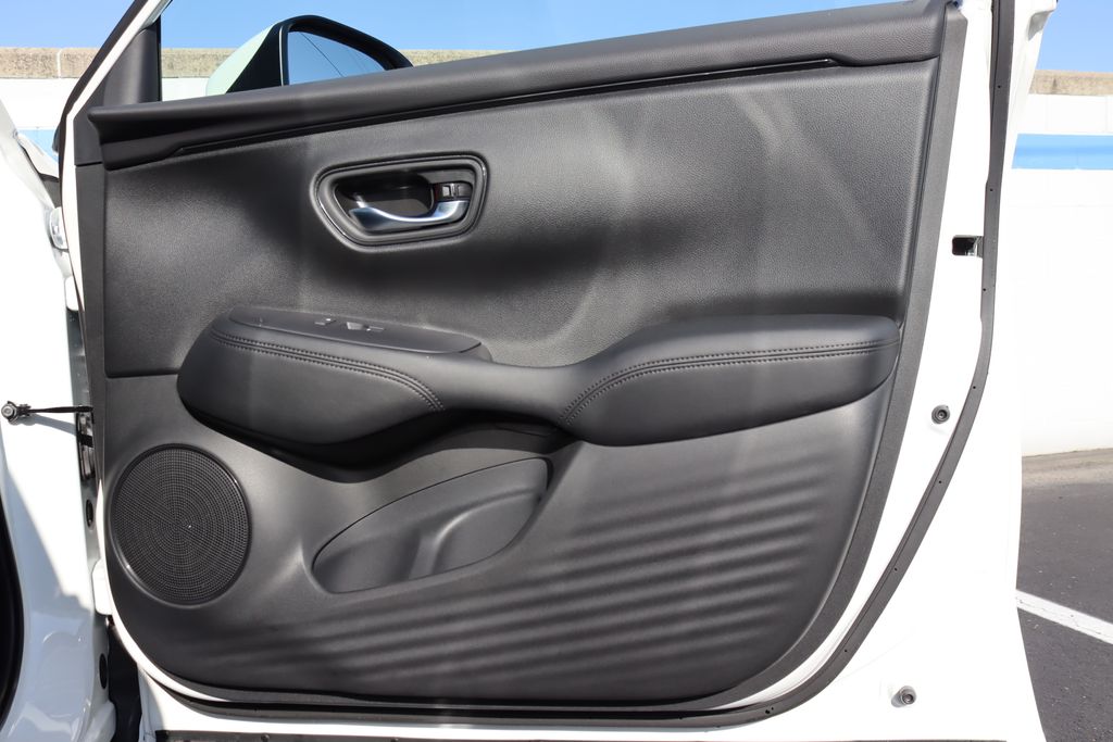 2025 Honda HR-V LX photo 18