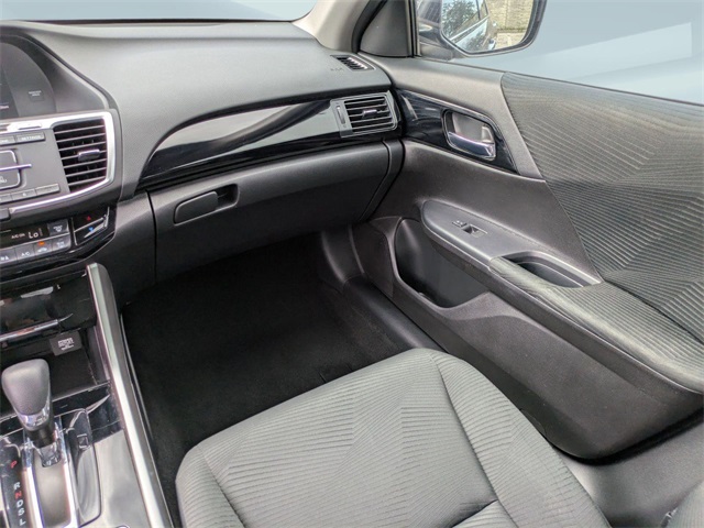 2017 Honda Accord LX photo 17