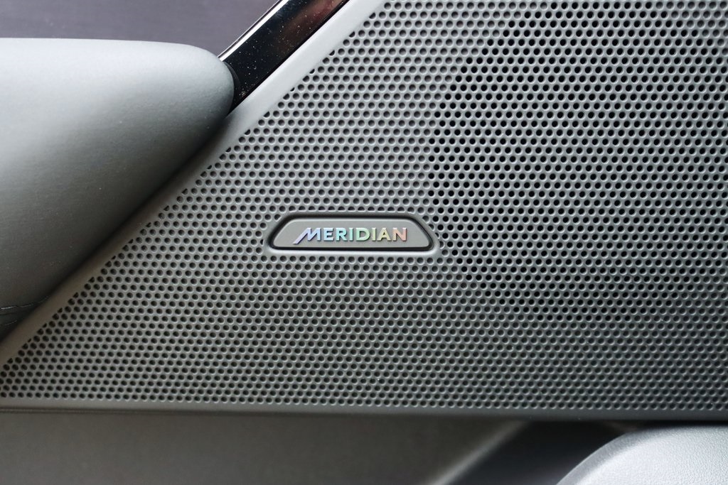 2026 LAND ROVER RANGE ROVER VELAR - Image 11