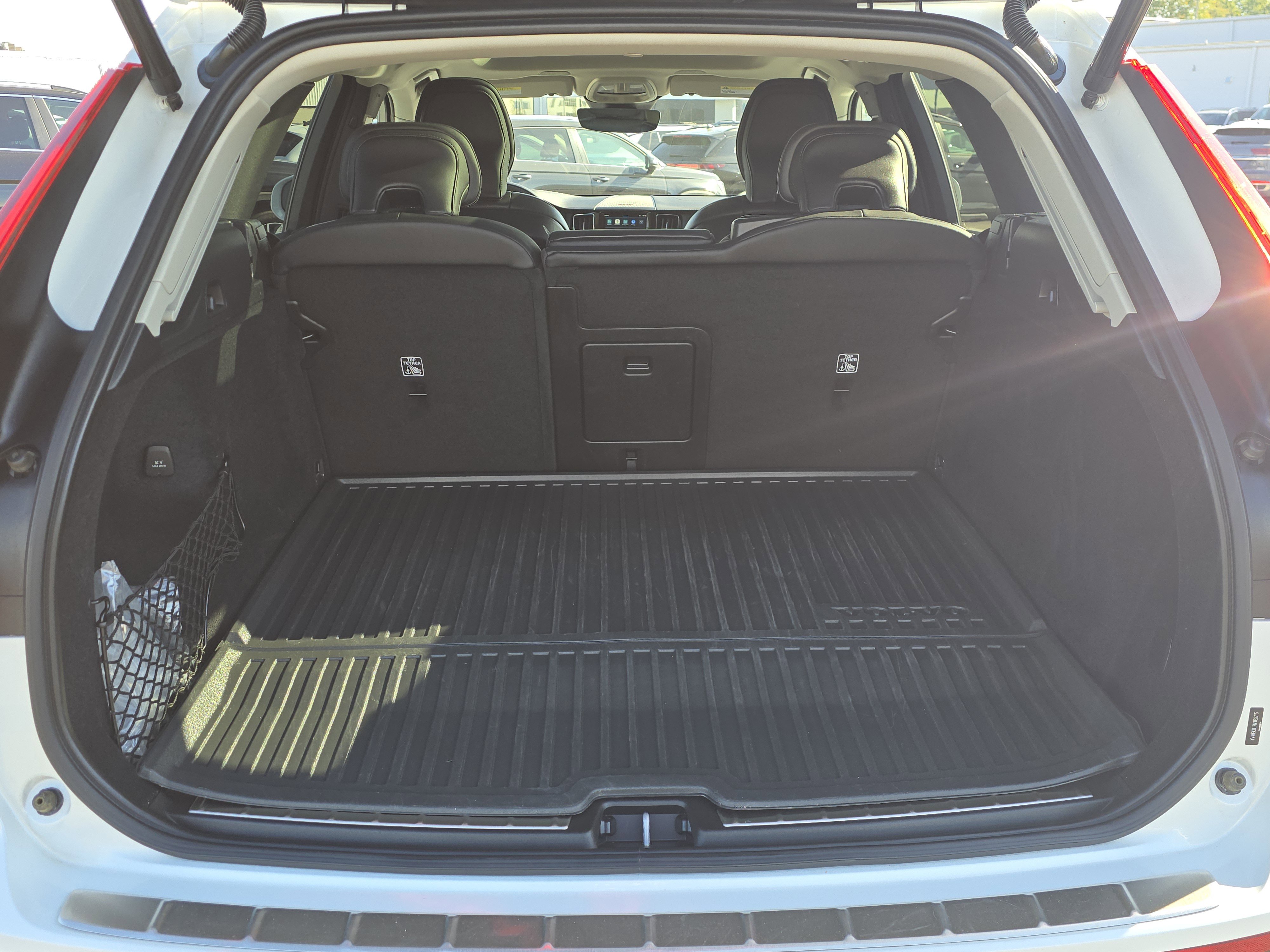 2022 Volvo XC60 Recharge Hybrid Inscription photo 5